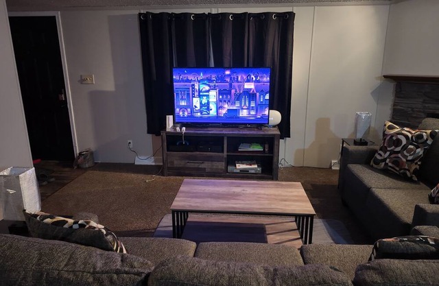 Cozy 1-bedroom mobile home in enchanting Romulus with AC