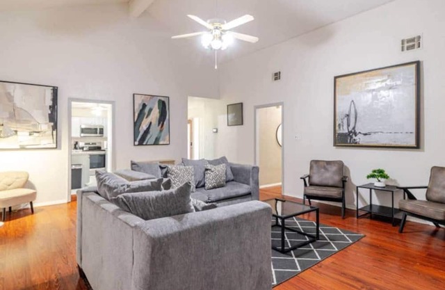 Large Spacious Home | 7 bed, backyard,3BR, parking
