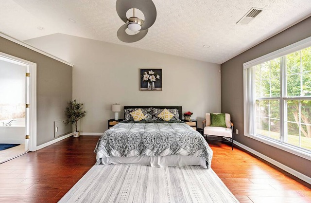 Cozy Urban Getaway/All KING Beds/ Spacious