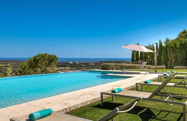 8 bedroom luxury villa + sea, golf course and mountain views
