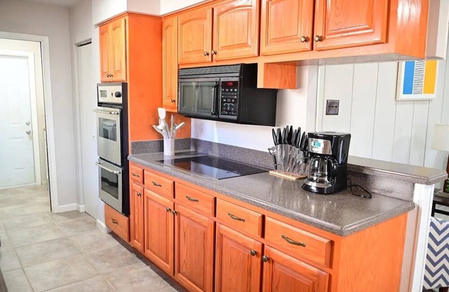 Spacious 4BR w/ Pool & Game Room Near Randolph AFB Extended Stay