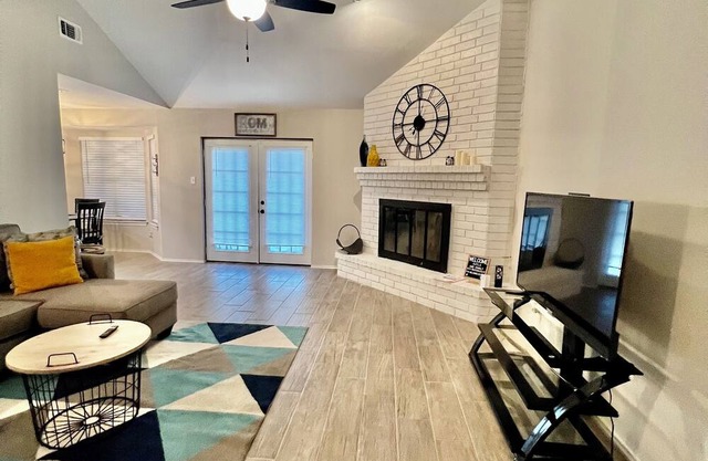 4BR Universal City Relocation Housing W/D WiFi