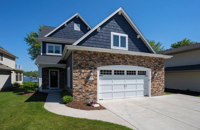 Serene 4-bedroom Lake House in Pewaukee-Hot Tub!