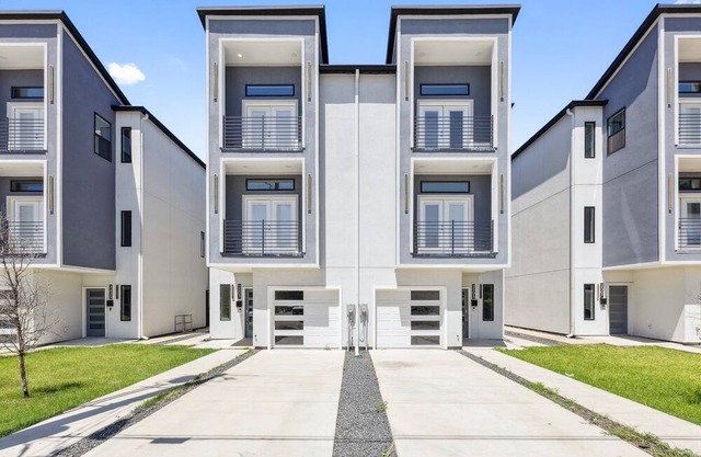 Delightful Left 8-bedroom house with Game room in vibrant Dallas