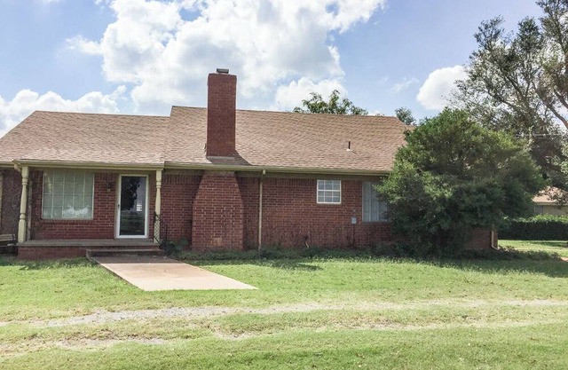 4-bedroom house close to Chickasha.