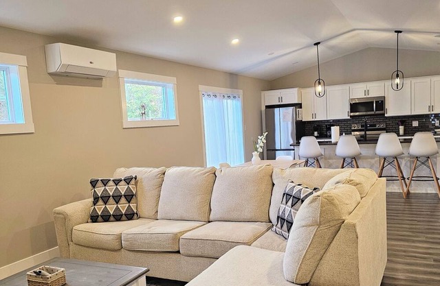 Minutes to Charlottetown - Three Bedroom, King Beds, Family friendly.