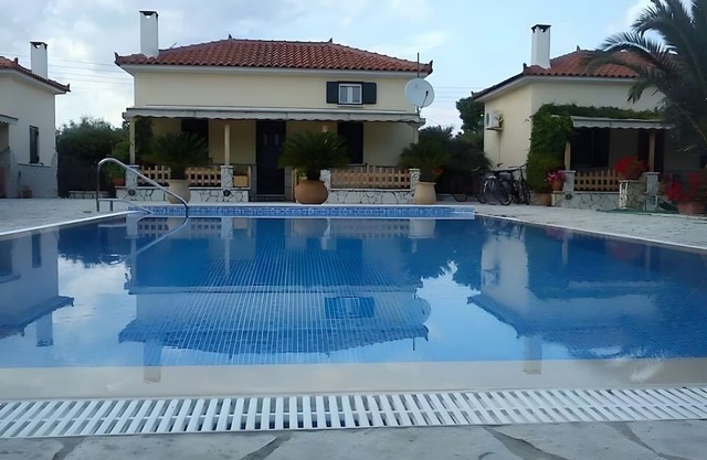 Apartment 'Maisonette with Private Patio 1' with Mountain View, Wi-Fi and Air Conditioning