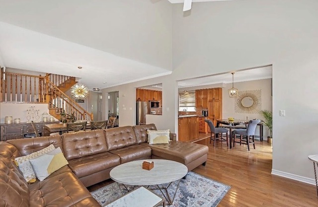 Comfortable, chic, 4 beds house in Orleans, calm, family oriented neighbourhood.