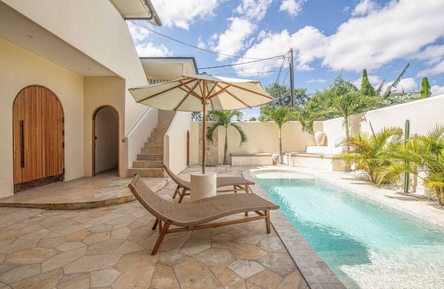 Chic Villa Living, Hidden in the Calm of Tumbak Bayuh