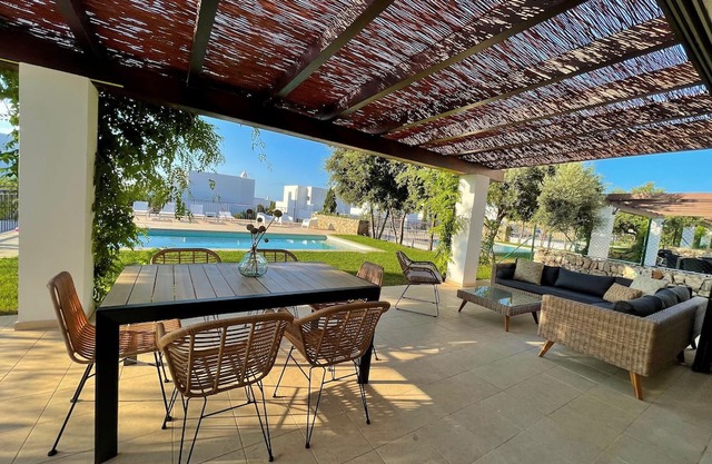 Beautiful Villa with Sea Views, Great Location and Air Conditioning