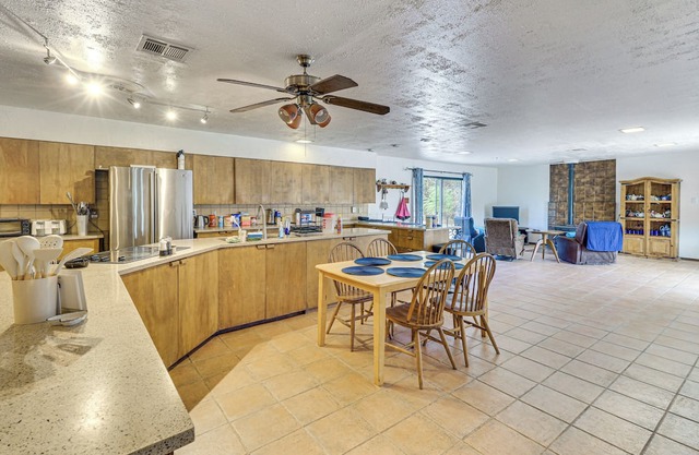 Perfect For Groups! Socorro Home Near NM Tech