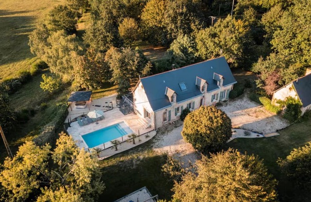 Gîte 'Gîte de Caractère for 13 People' with Private Pool, Wi-Fi, and Air Conditioning