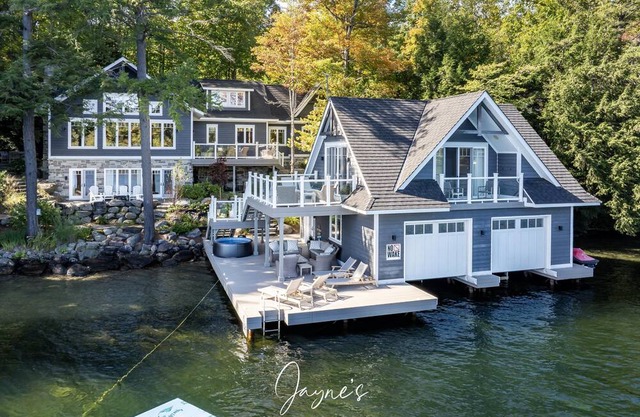Stunning 5 bed 6 bath cottage on Lake Joseph with Boathouse