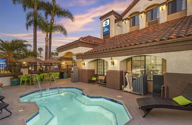 Budget Stay w/Breakfast Included – Minutes from South Bay Galleria Mall