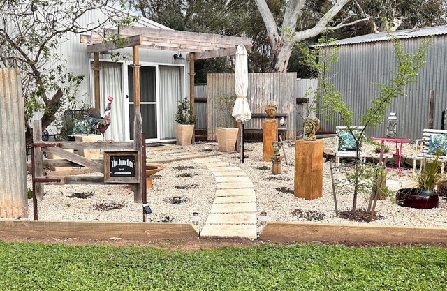 Hamptons style, studio retreat with light continental breakfast included