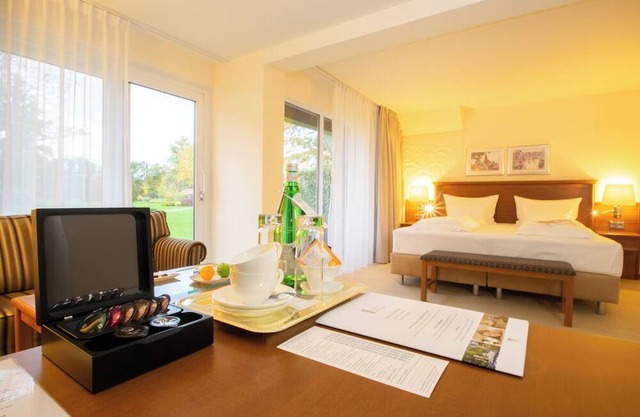 Romantic Room Nestled in Scenic Green Spaces with Direct Access to Park