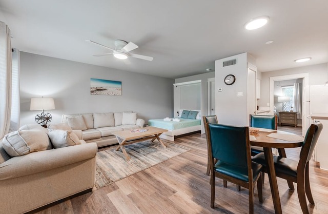 Roomy 1 BDRM Large Pool w/a Private Courtyard and a 5 Min Walk to the Beach
