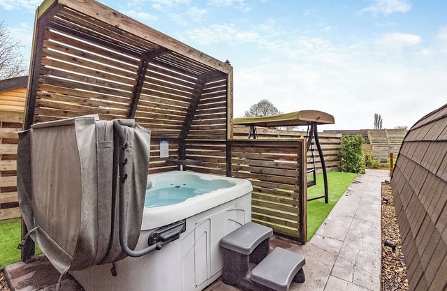 Luxury pod, perfect for two people seeking a romantic and relaxing break.