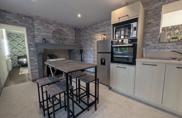 Riverside cottage in Orges for 8 guests