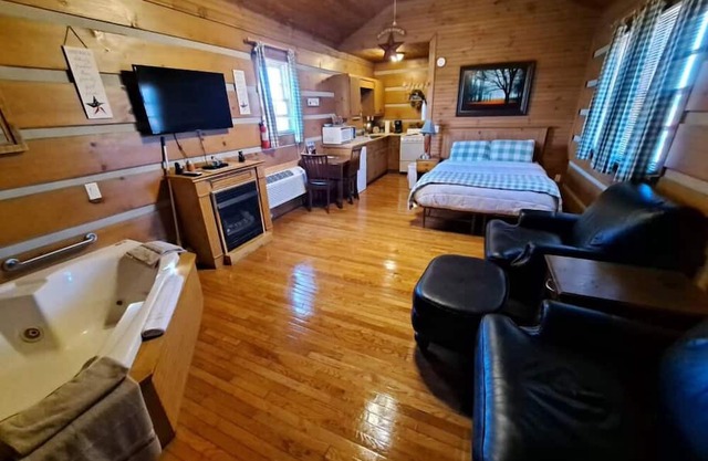 Cozy Cabin Hideaway - The Schoolhouse Cabin - Cabin 9