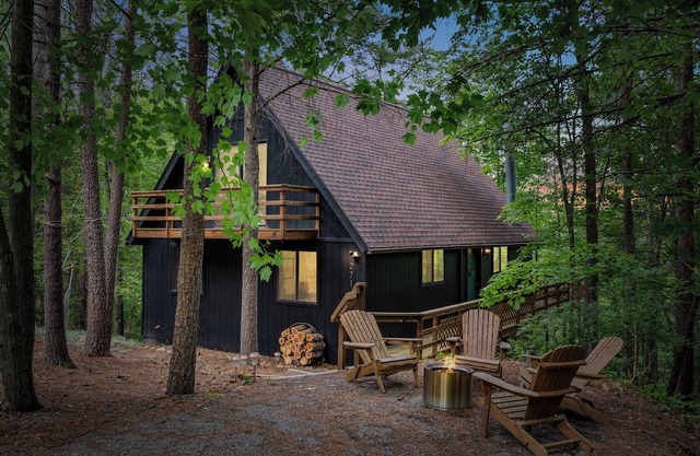 Cozy 4-bedroom cabin in Bryce Resort near Shenandoah National Park