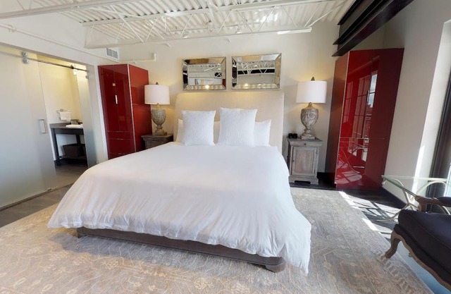 The Lincoln 503, 2 Bed / 2 Bath, Luxury Loft Style Condo