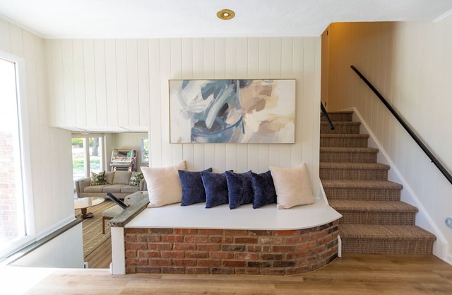 Luxurious, fully renovated 5 bedroom home great indoor & outdoor living spaces