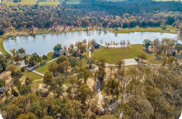 Premier country house with top amenities in Ben Wheeler near Canton Trade Days