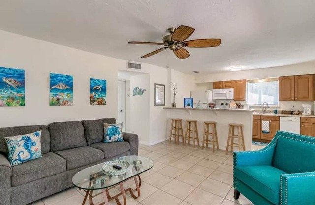 Tiki Turtle Tropical Retreat: Kayaks, Bikes & Cocoa Beach Bliss!