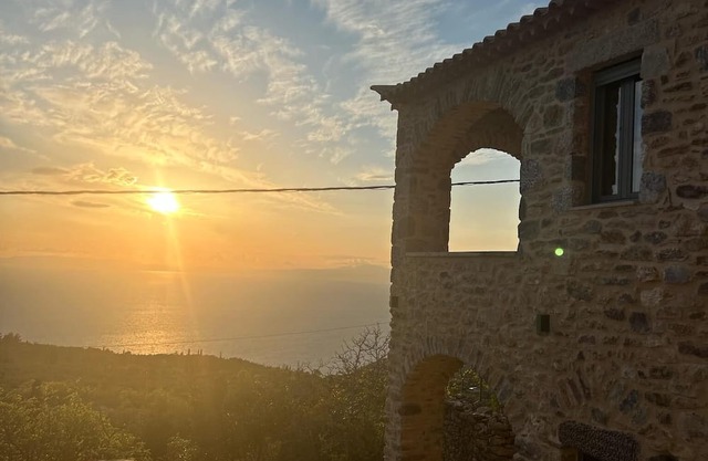 Charming 2-bedroom apartment with WiFi, AC in lovely Nomitsi