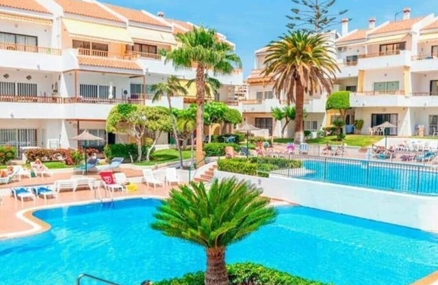 Stylish 1 Bed Apartment. Los Cristianos. Sleeps 4. 2 Pools. Air-con. Free WIFI.
