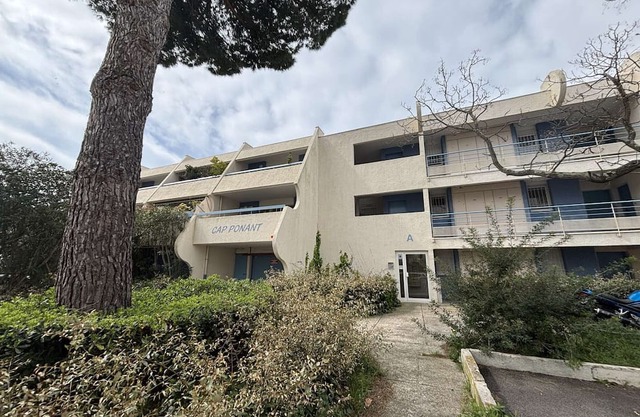 Cross-Through T3 Apartment in La Grande Motte, 2 Bedrooms, Terrace