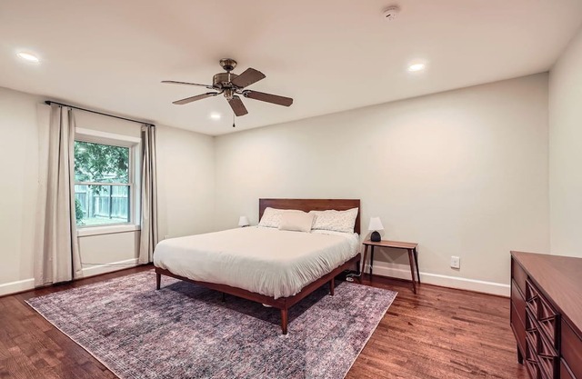 Family-Friendly Home in Braeswood - Prime Location