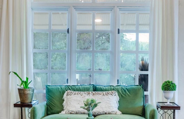 Gorgeous Ridge View Retreat.Historic Casa.Sleeps 11 .Walk to River. ADA Acc.
