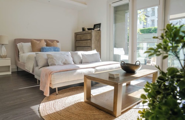 Modern studio apartment with roof top, WiFi, AC in enjoyable Irvine