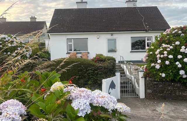 Welcoming 3-bedroom cottage with WiFi in Cork