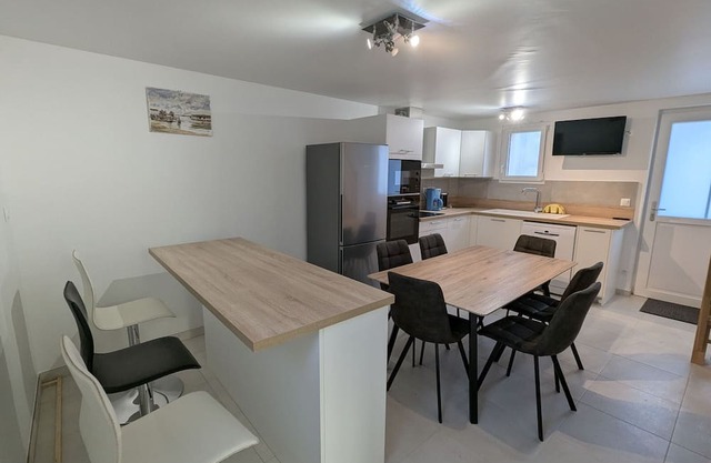 Cozy accommodation with air conditioning, 4 bedrooms, terrace, parking - 6 pers.