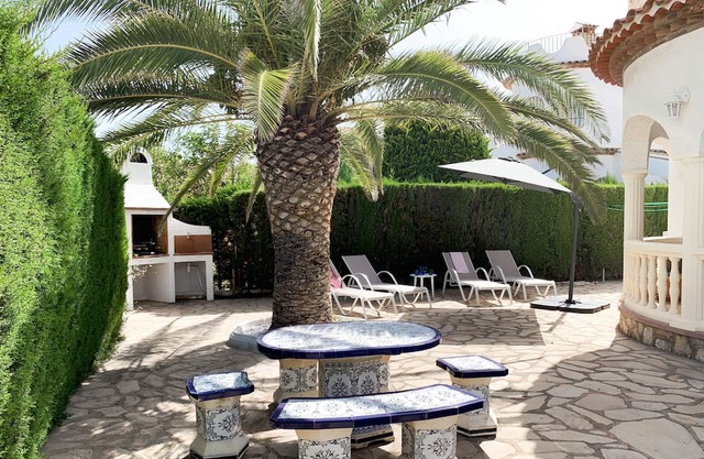 First floor apartment pool villa Michelle near the beach