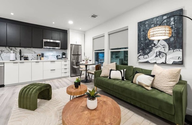 Oasis in Bishop Art-Multifamily Property Sleeps 16
