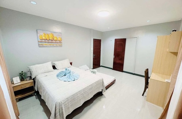Charming 1-bed house in with lovely ocean views 7 mins to whale shark watching.