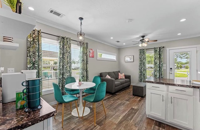 Cozy Tiny Home Getaway Minutes from Disney