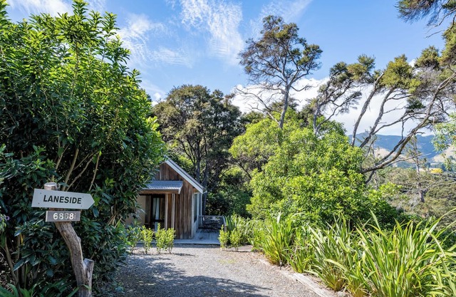 Laneside - Akaroa Holiday Cottage