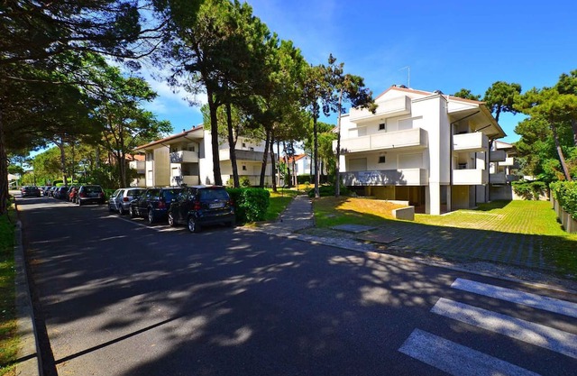 Holiday apartment with air conditioning, balcony and pool