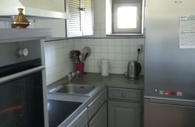 Perigord house near Lascaux and historic sites. Large garden + pool.