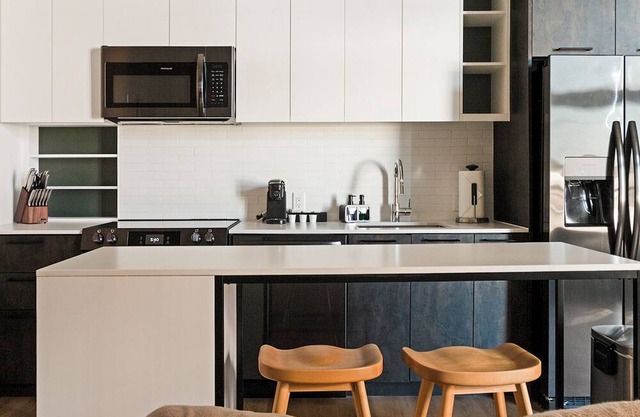 PoplarHouse 1BD+Den 11