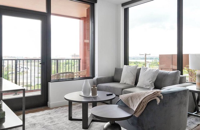 PoplarHouse 2BD 10 - Two Bedroom Apartment, Sleeps 4