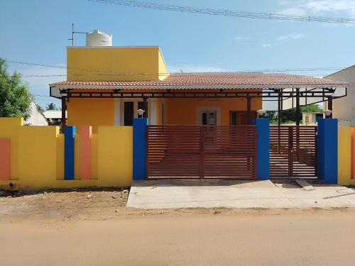 Tamil Home Stay with Kitchen