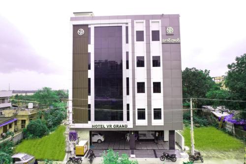 Hotel V R Grand
