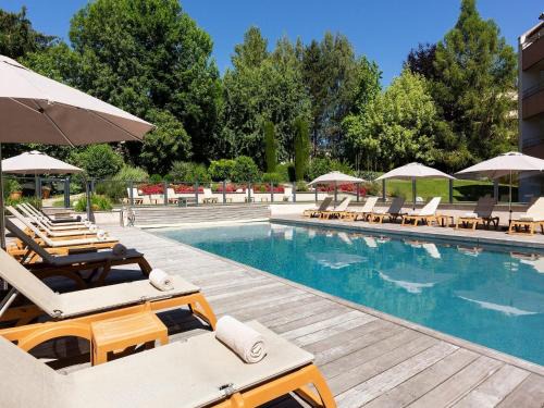 Apartment with view of swimming pool