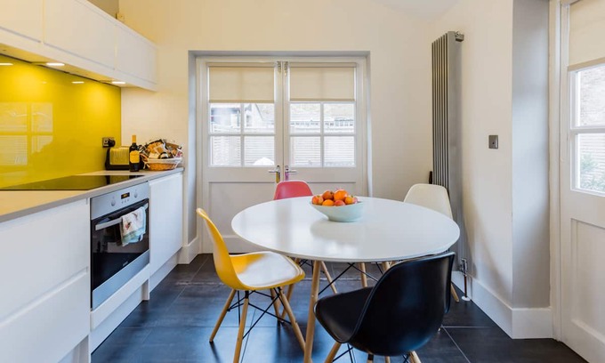 Whitstable Cabin | Dough Cottage, a Quiet, Stylish House in Central Whitstable